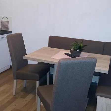 Haus Alpina בית הארחה 3*