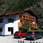 Pensión Haus Alpina 3*