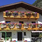 Haus Alpina Pensión 3*