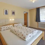 Pensión Haus Alpina 3*
